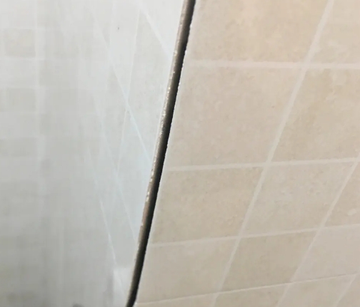 嘉定瓷砖空鼓维修公司分享阳台瓷砖脱落的修复过程可以分为以下几个步骤
