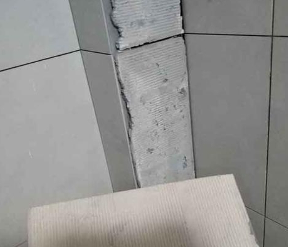 嘉定瓷砖空鼓维修公司分享下厨房瓷砖脱落的补救措施。